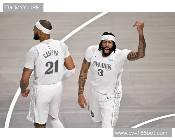 克莱首次替补迎战独行侠拉塞尔首发弗拉格重回三号位调整阵容